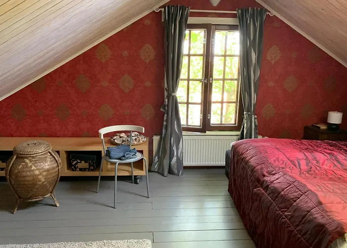 A Lovely House With A Garden In Helsinki بيت للعطل *